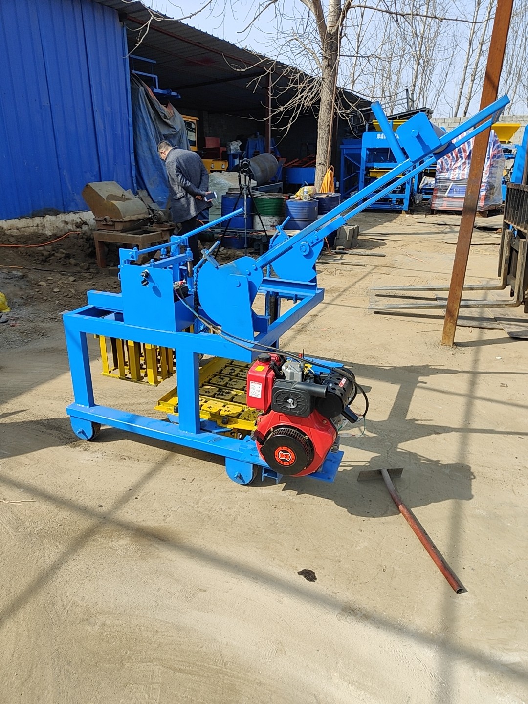 QM4-45 Mobile Moving Diesel Concrete Hollow Block Making Egg Laying Machine