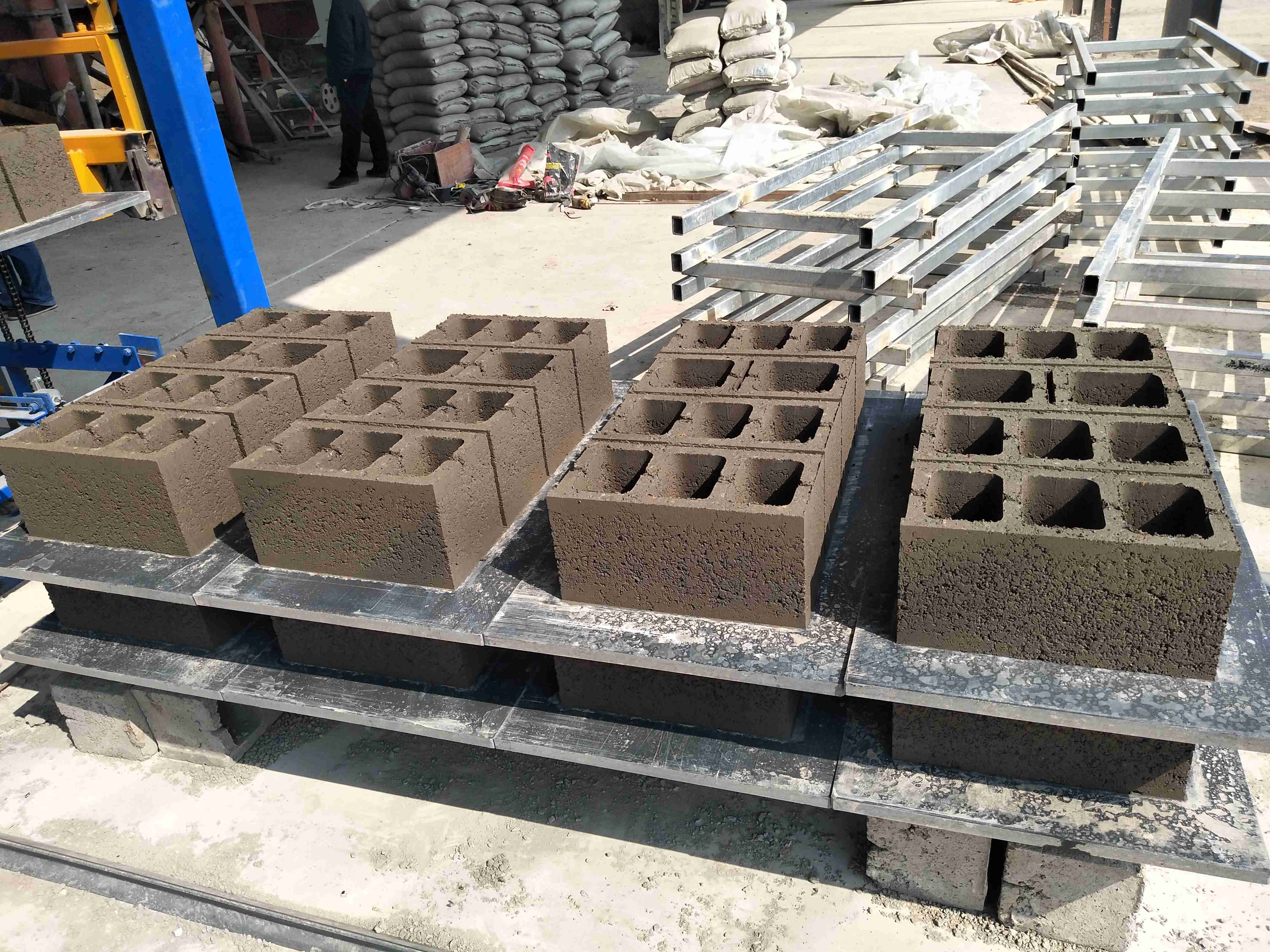 QT4-15 Fully Automatic Concrete Cinder Hollow Block Making Machine Cement Brick Machine Manufacture