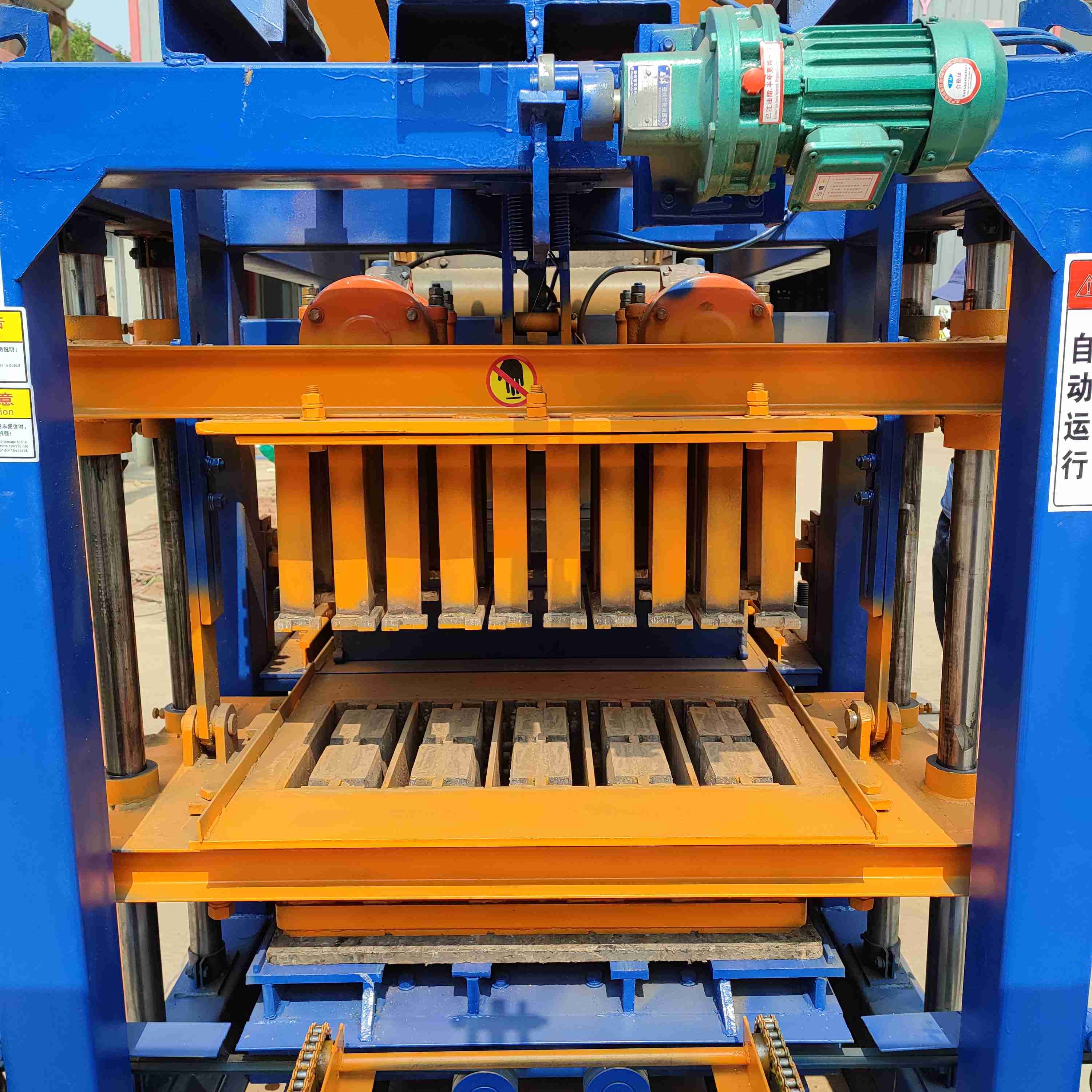 QT4-25 small solid brick making machine hollow blcok molding machine supplier in China