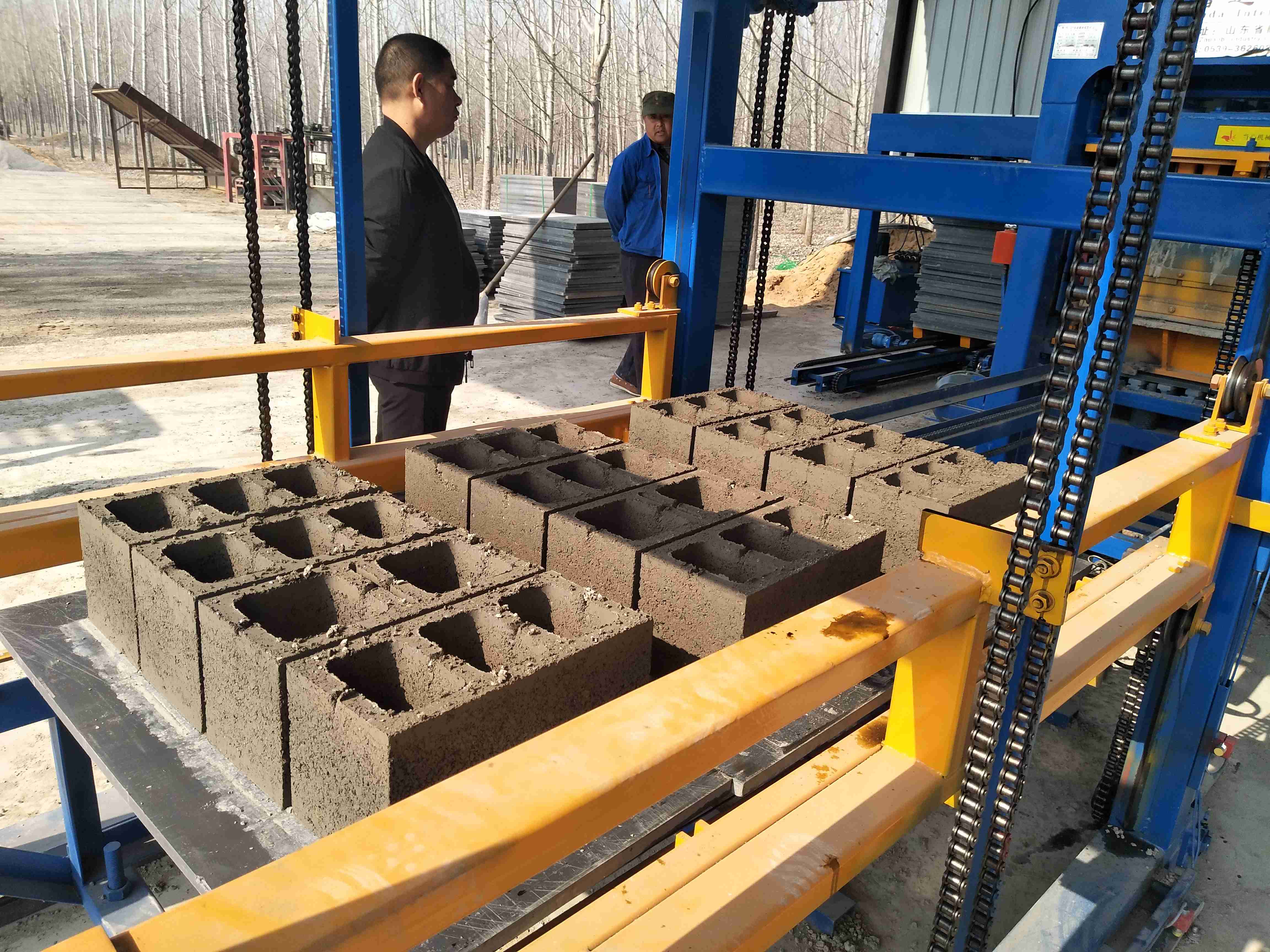 How to Choose a Construction Waste Brick Making Machine and Supplier