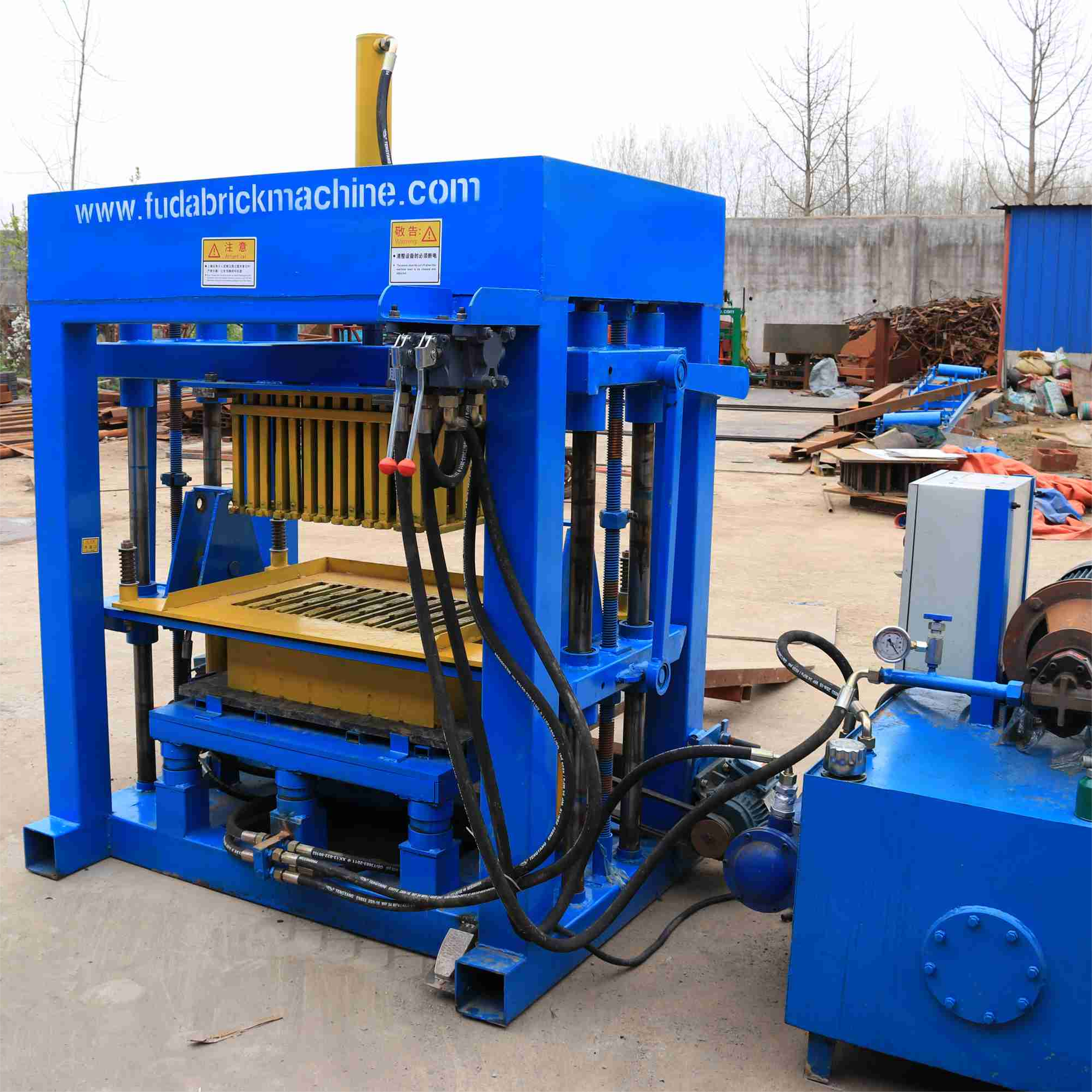 Hydraulic automatic brick making machine